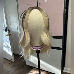 Blonde wavy synthetic with with brown rooting